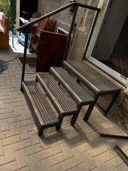 Svářečské práce Praha – opravy, brány, schody, kovovýroba