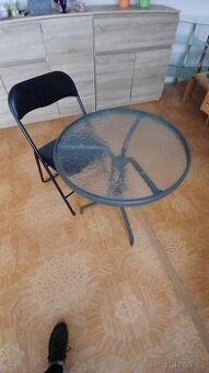 Skleněný stolek a židle