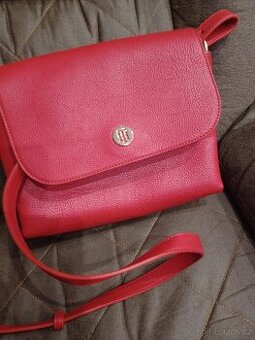 Prodám červenou kabelku přes rameno Tommy Hilfiger