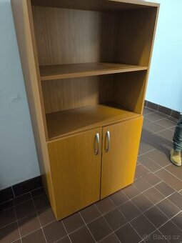 Skříň do pracovny a stůl do zasedací místnosti