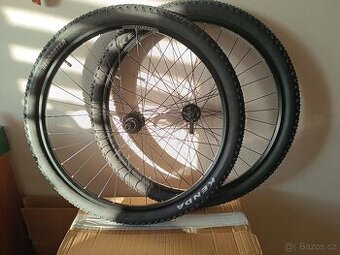 Kola zapletená 29 Schurmann 622x19 s pneu Kenda Booster