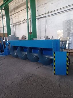 Přihrnovací šnekový dopravník