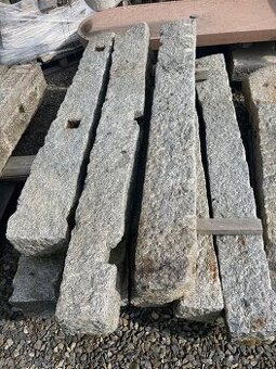 Plotove sloupky žulové