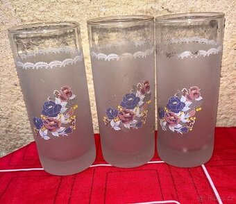 Retro sklenice 3kusy bez poškození krásné 150,-/kus