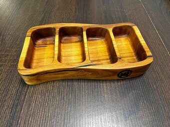 Dřevené misky. Ruční práce.