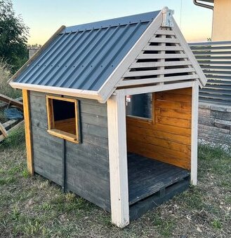 Dětský dřevěný domeček