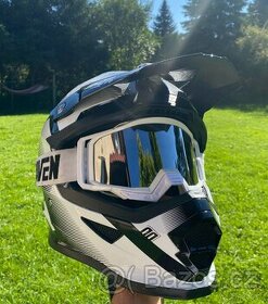 helma na motorku, téměř nevyužitá