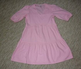 Růžové volánové šaty Takko Fashion