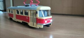 Dětská hračka tramvaje která hlásí zastávky pražské MHD
