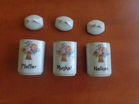 Prvorepublikový starožitný porcelán - dóza na koření NELKEN