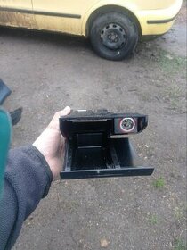 Popelníky autoradio - 1