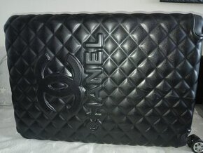 Černý skořepinový kufr Chanel - 1