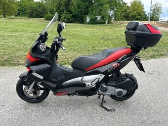 Aprilia SR MAX 300