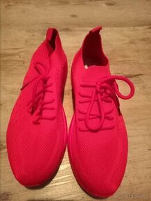 Nabízím k prodeji sportovní boty