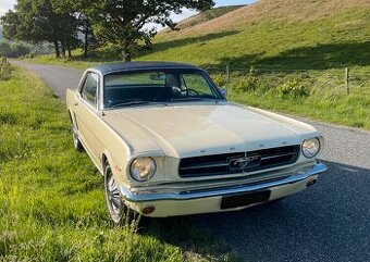Ford Mustang z roku 1965 s původním C-code 289 V8 motorem