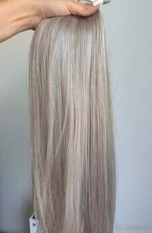 Vlasy k prodloužení keratin