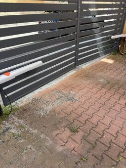 Pohon na dvoukřídlou bránu Nice Aria 200