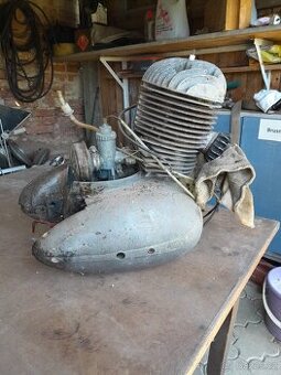 Motor Jawa 250 panelka