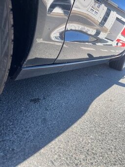 prodám levý kryt prahu Audi A6 C7 (2012)