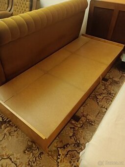 Válenda s úložným prostorem