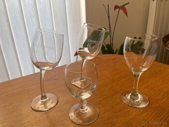skleničky na víno