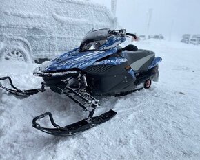 Yamaha Apex GT sněžný skútr