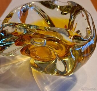 Popelník (miska) z hutního skla