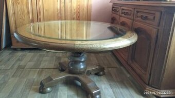 Kulatý rustikální stolek s prosklenou deskou