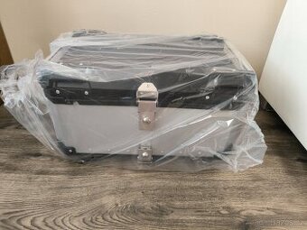 Zadní motokufr TopCase 65L hliníkový stříbrný