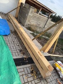 Hranoly, dřevo, trámy