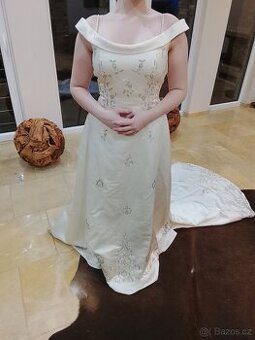 Luxusní svatební šaty