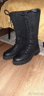 Černé kožené kozačky