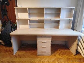 Psací stůl se světly