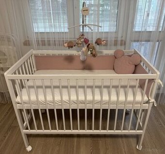 Dřevěná dětská postýlka