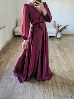 Společenské šaty, plesové šaty