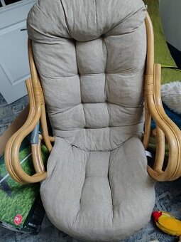 Prodám dvě ratanová houpací křesla