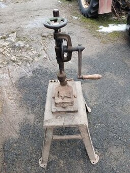Stará ruční vrtačka