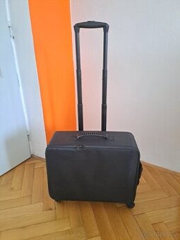 Kosmetický kufr na kolečkách