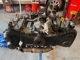 Motor Subaru WRX STi EJ25