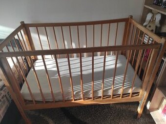 Dětská postýlka - dřevo starší
