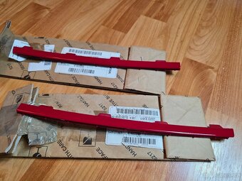 VW UP GTI červené přední lišty masky