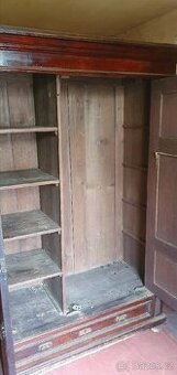 Starožitná šatní skříň (almara) cca r.1900