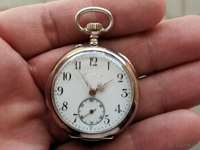 Staré stříbrné kapesni hodinky s gravirovanou chaloupkou