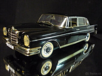 Mercedes Benz 300 SE Revell 1/18