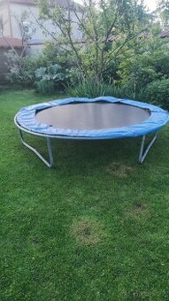 Trampolína