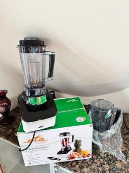 Stolní mixér ETA Vital Blend 1100 90010 černý/bílý