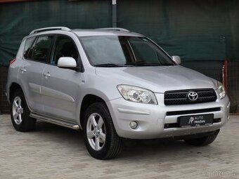 Toyota Rav4, 2,2 D-4D 4x4 Kamera, 2 sady kol