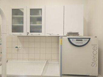 Prodám nábytek z ordinace - 1