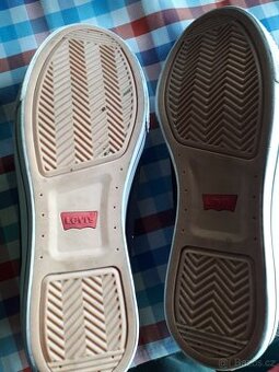 Levis