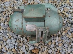 Starší třífázový motor 0,4 kW, 2820 ot./min. s brzdou